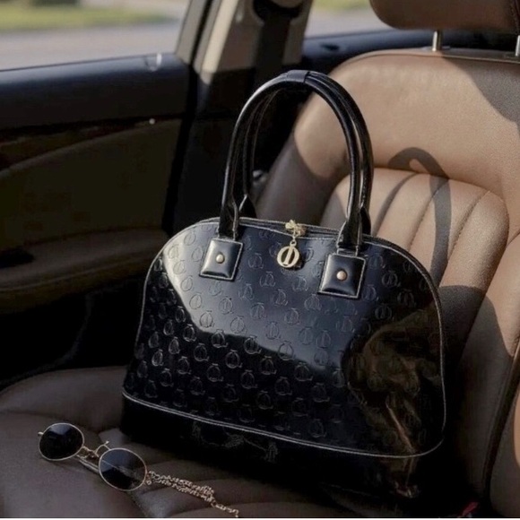 Queen Queen Latiafa Handbags - Chic Black Designer Shoulder Bag